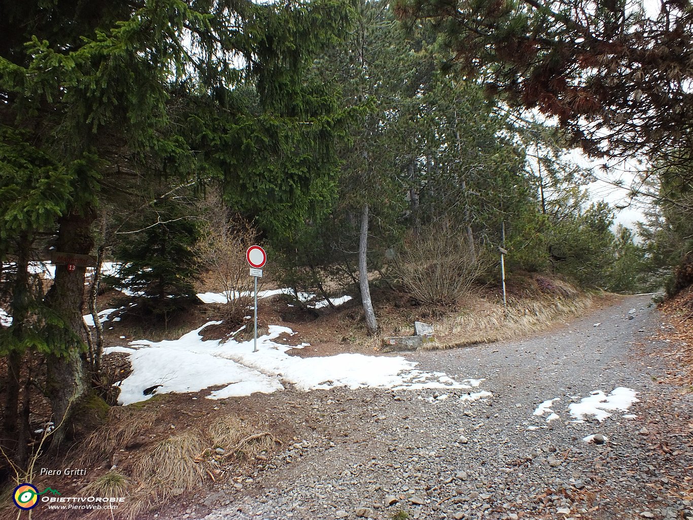 19 Al Forcellino (1170 m.) con fontanella....JPG